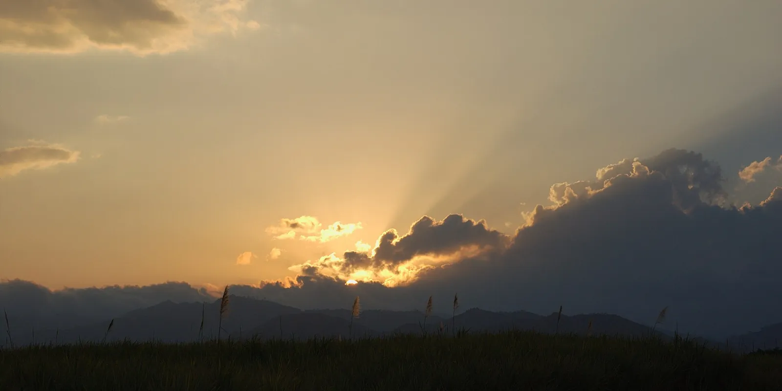 Sunset over the hills around Grecia