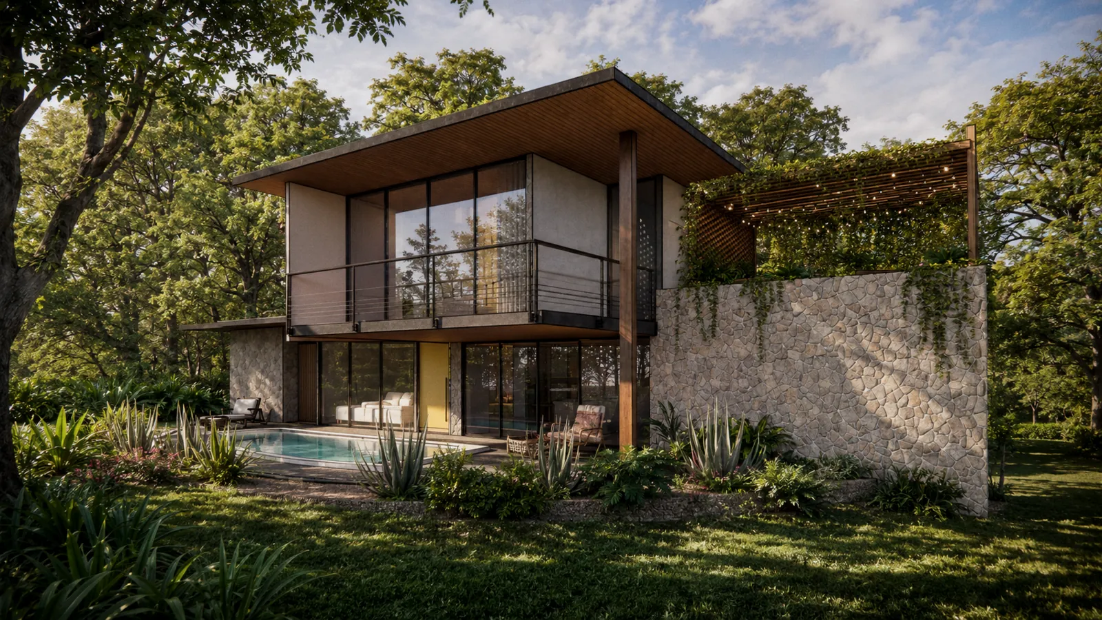 Casa de dos pisos con un muro de piedra, un balcón de vidrio y una piscina entre árboles